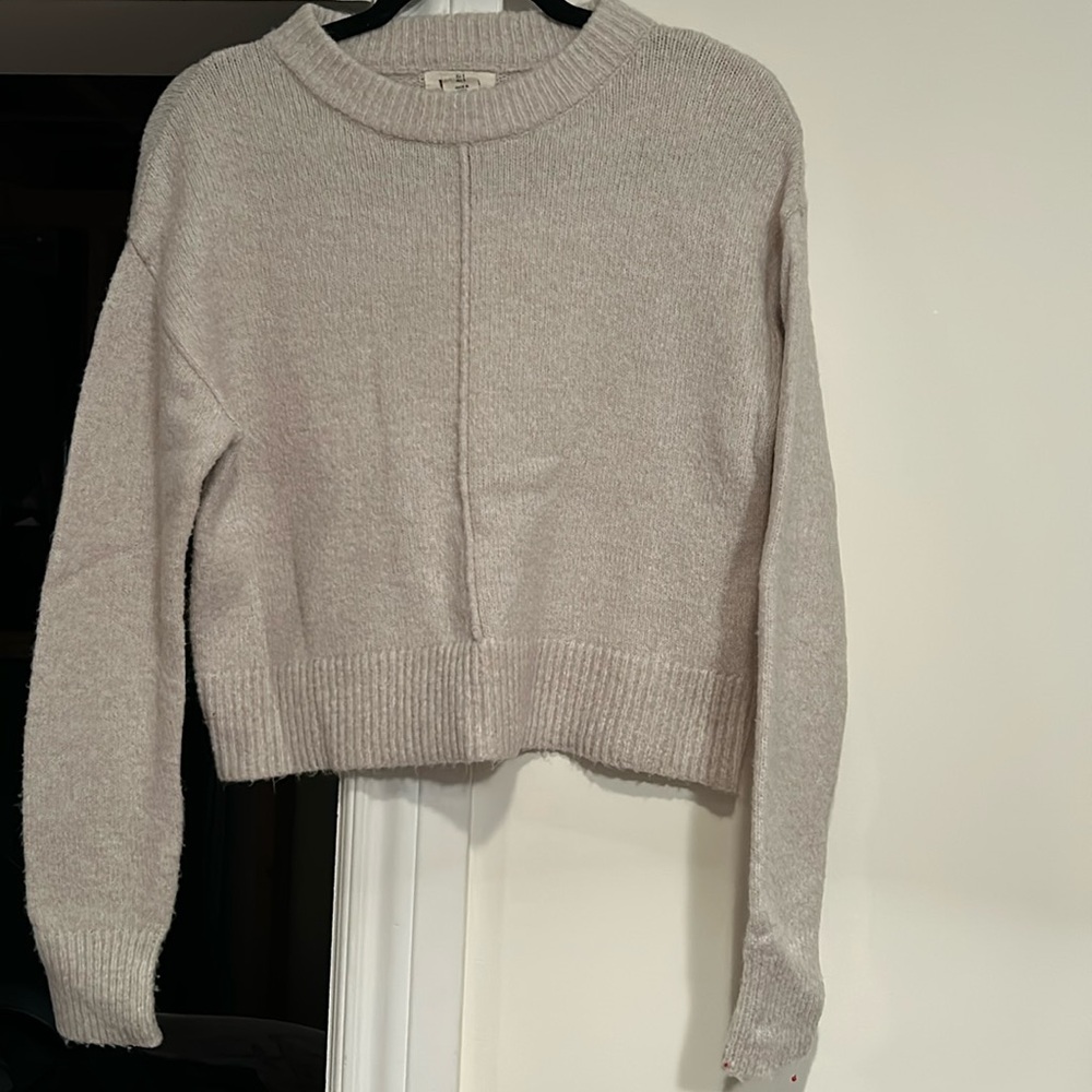 Yes Loa soft beige sweater with seam down the front